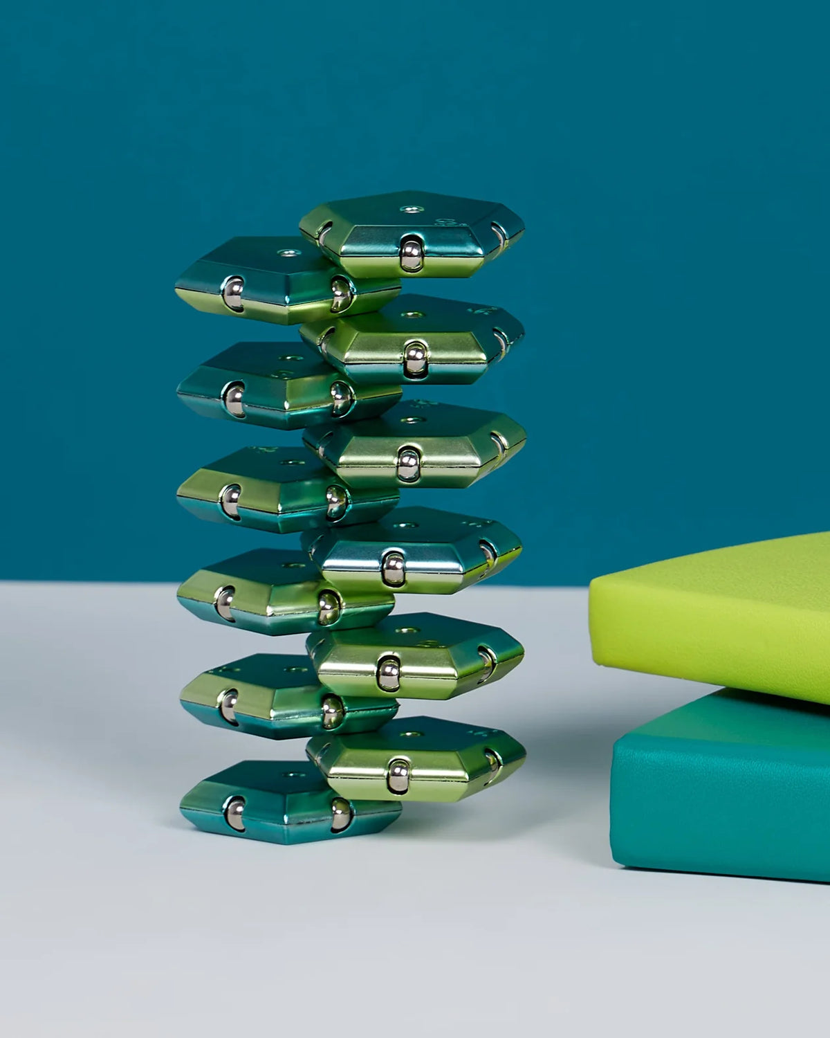 Geode Magnetic Luxe Gradient Chrome SPEKS RSG26